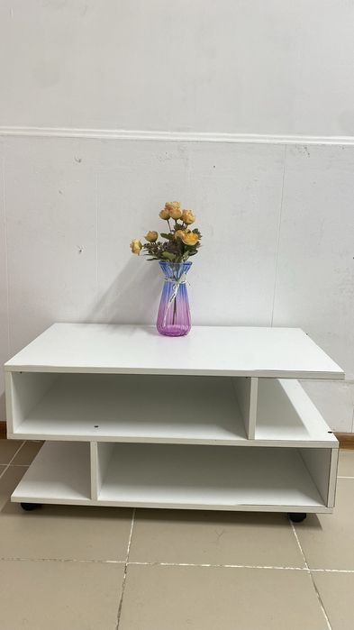 Кушетка,стол,стулья,шкаф