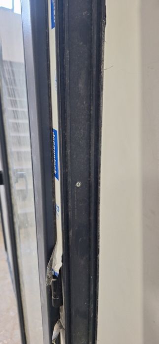 plastik panoramni eshik sotiladi 1.72 x 2.77 zazmer