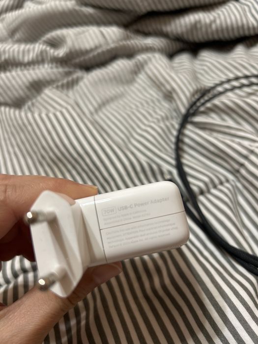 Apple adapter 70 W и магнитен кабел за новите серии