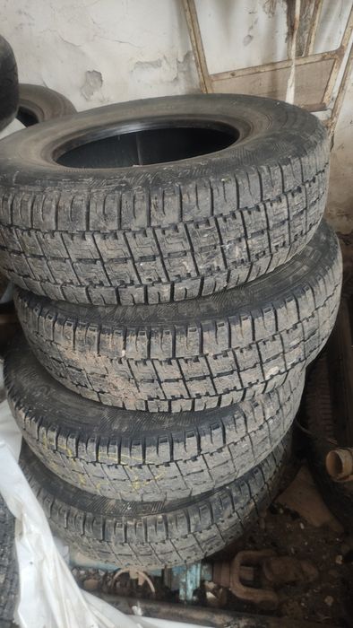 Гуми за джип, 235 75 15 гр. Сухиндол • OLX.bg