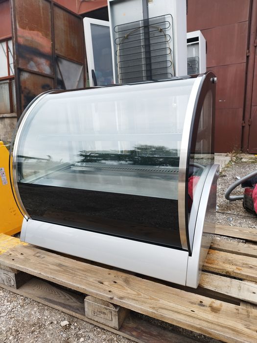 Хладилна витрина