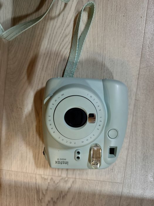 Продам фотоопарат INSTAX MINI 9.