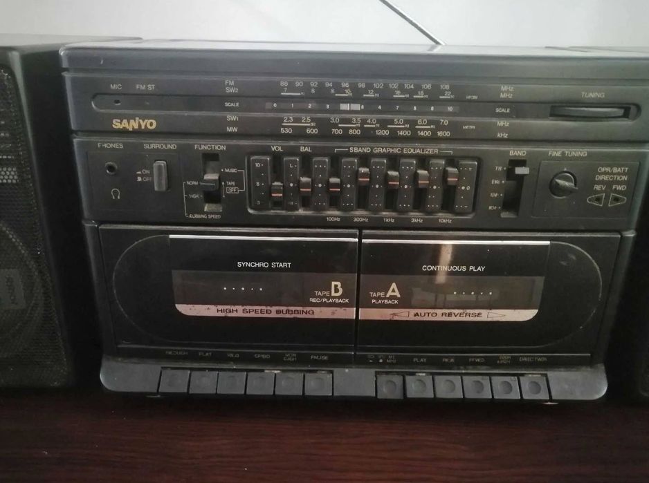 SANYO Винтидж Стерео Система с Двоен Касетофон и Отделящи се Колони - Ретро Бумбокс