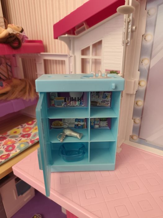 Трансформираща къща на Barbie с аксесоари +две барбита и мотор подарък