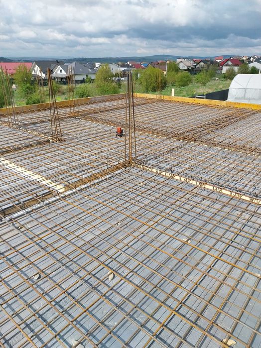 Constructii case la rosu