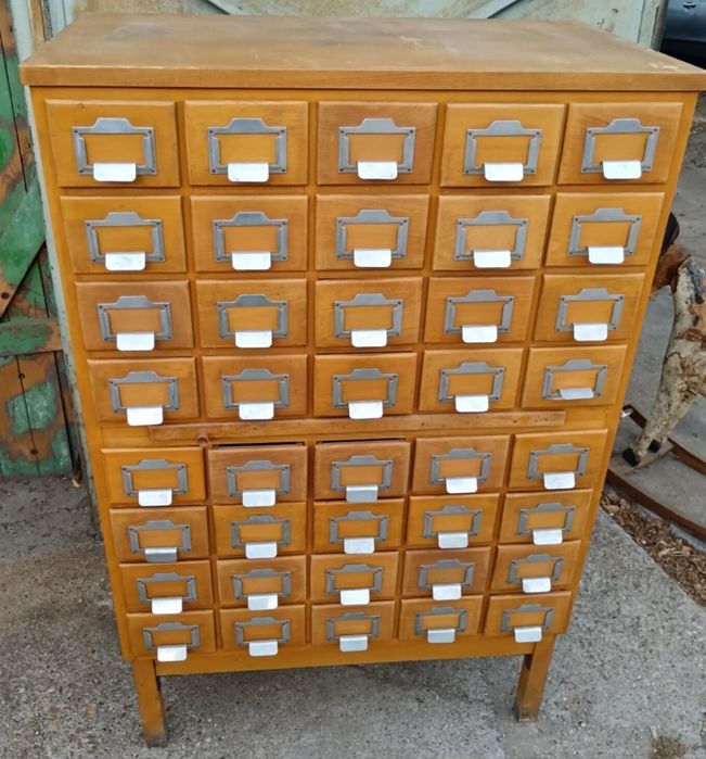 Mobila-dulap cu multe sertare din lemn.Vintage