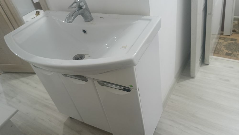 Раковина с зеркалом