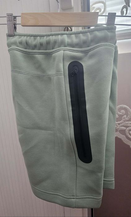 Оригинални детски къси панталонки Nike Tech Fleece