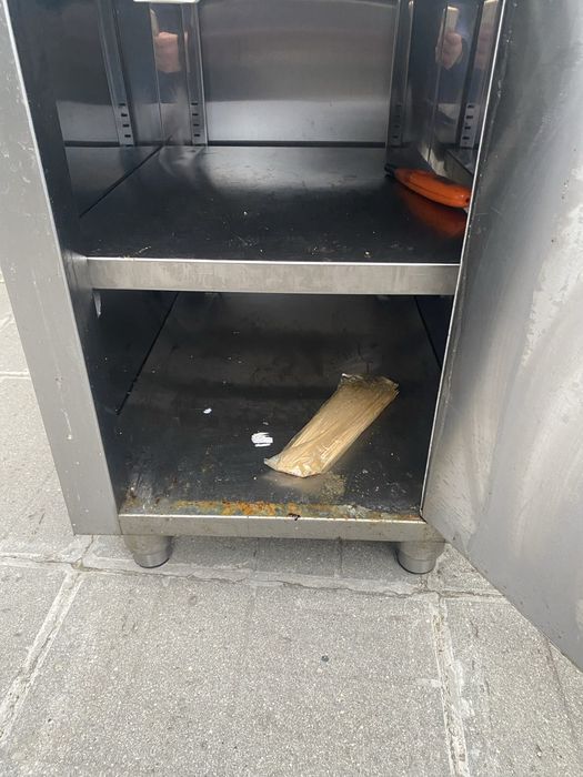 Маса ,база ,неотрално оборудване