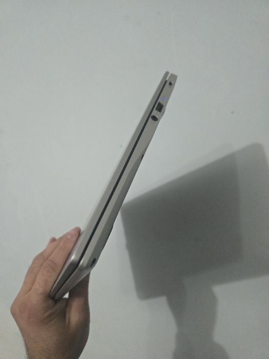 Acer swift. 256 gb ssd. 4 yadro. Metal korpus. Batareyka zo'r ushlaydi