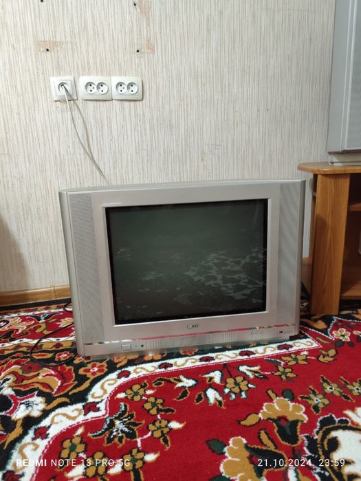 продам телевизор