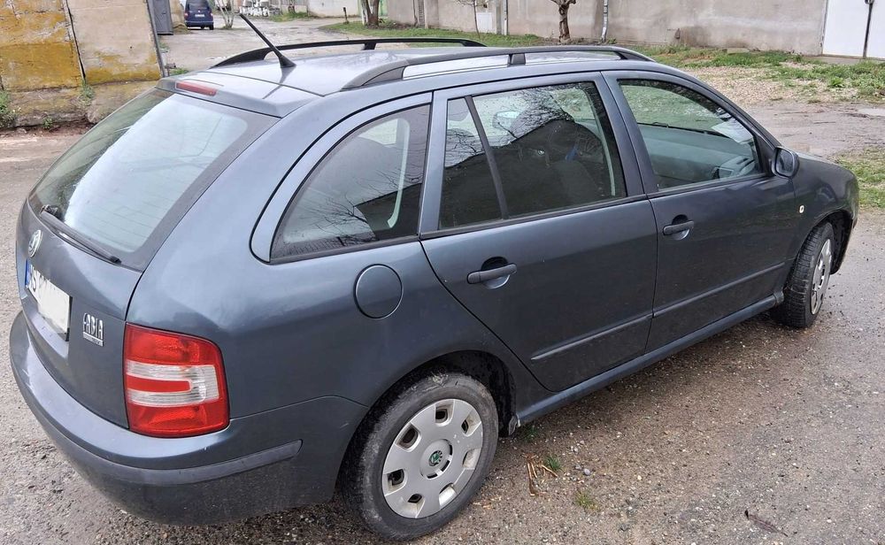 Vând Skoda Fabia break, an fabricație 2005  motor 1.4 benzină  ITP