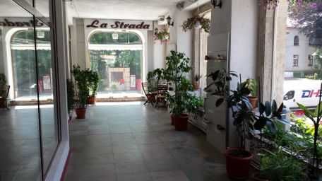 Spatiu comercial ultracentral cu vitrine inchiriere sau vanzare