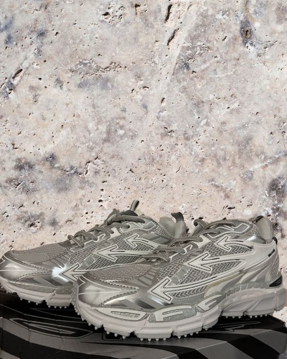 OFF WHITE - Be Right Back