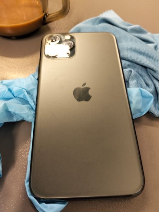 vand iphone 11 pro nou!