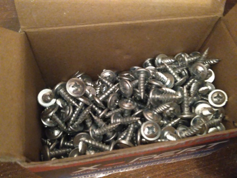 Продам шурупы в упаковке