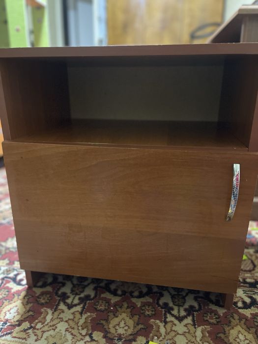 Продам тумбочку прикроватную