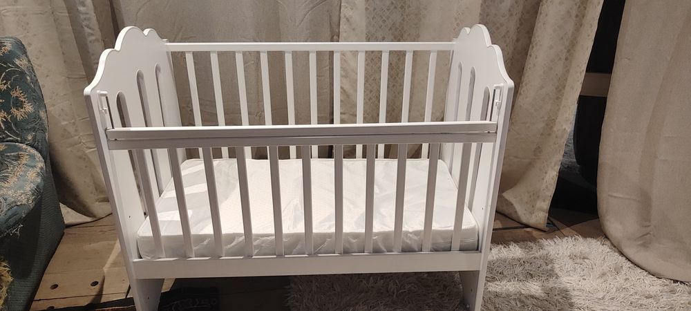 Манежка детская  качающая с  шкафчиком