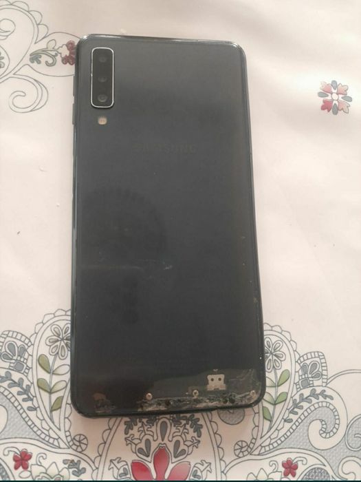Samsung A7 4/64 gb