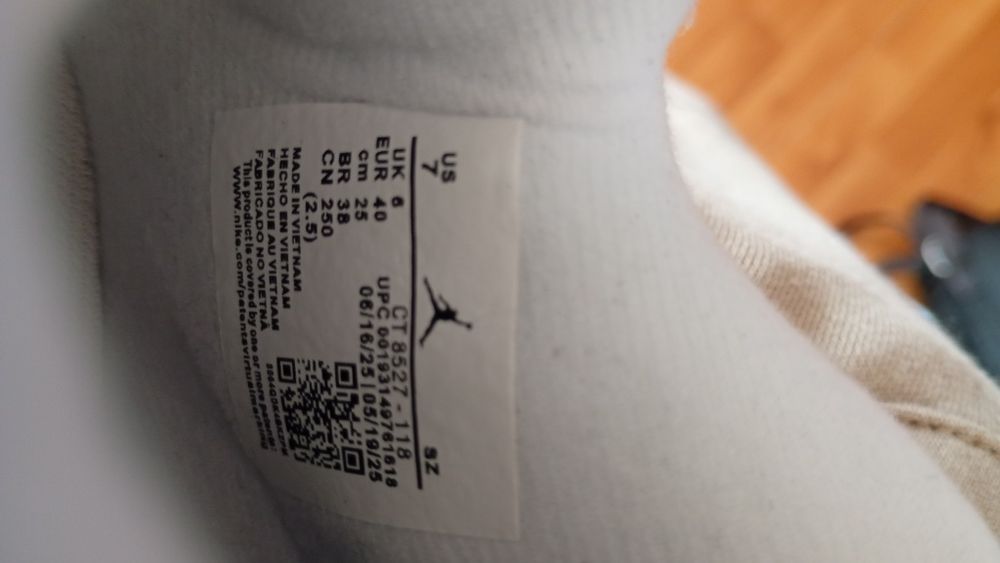 Jordan 4 Frozen Moments