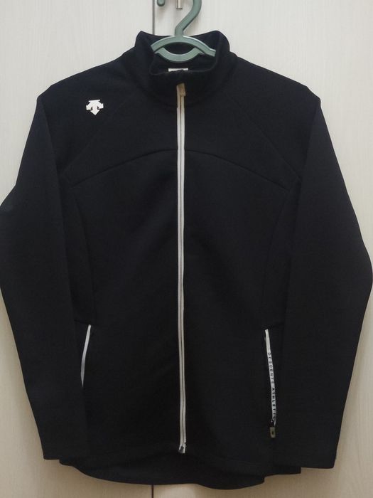 Спортивные женские куртки Descente