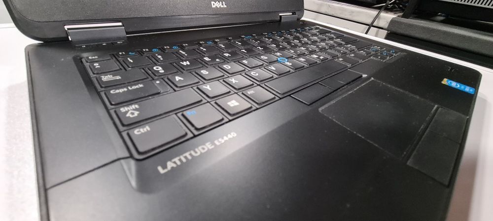 Лаптоп Dell Latitude E5440 с Топ батерия!