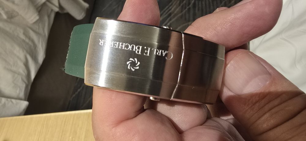 Часы Carl F. Bucherer