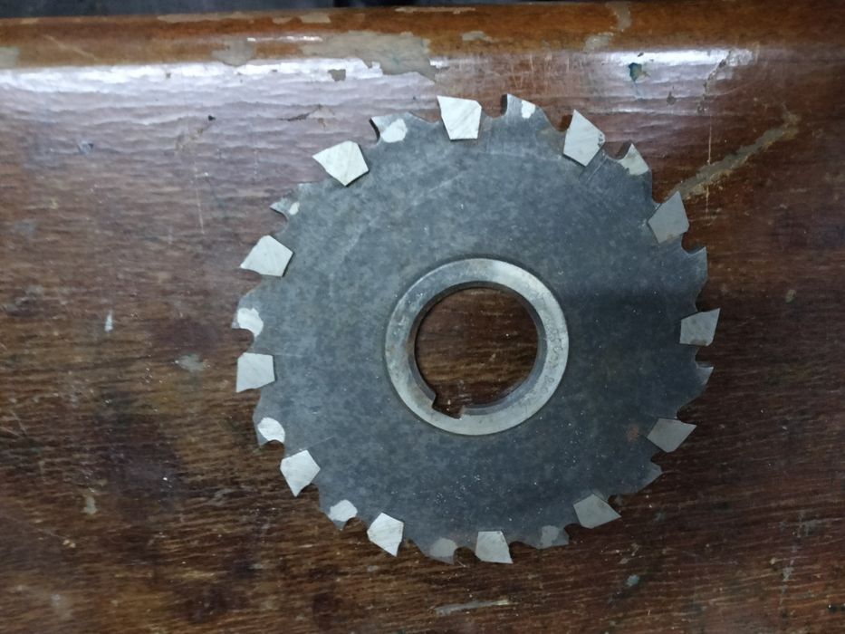 Продам Фрезы токарные