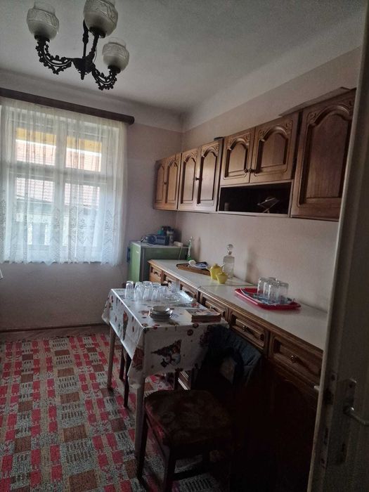 Vand in Cisnadie, apartament la casa in curte comuna