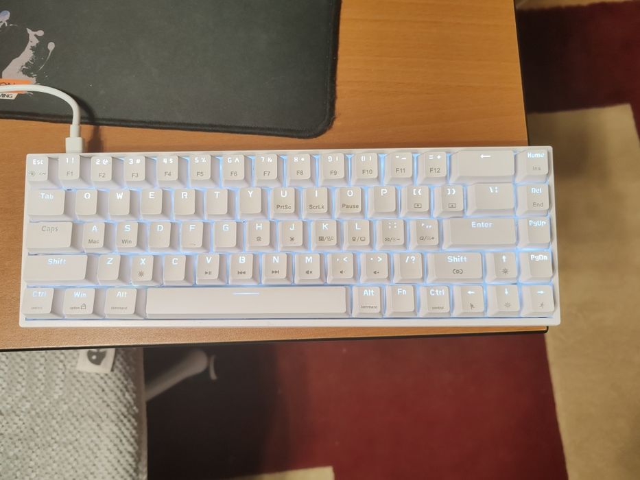 Механическая клавиатура на синих свитчах