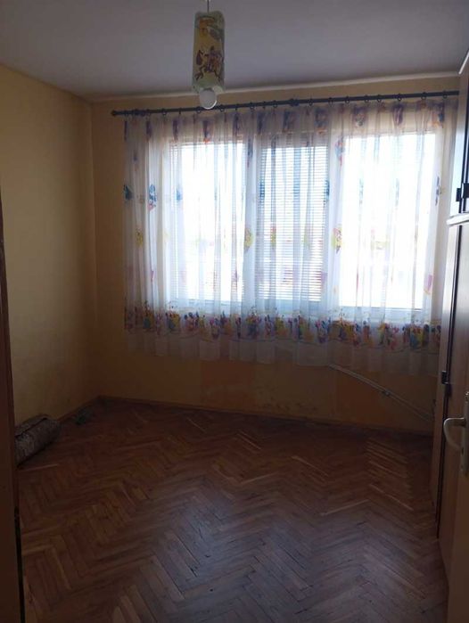 Четеристаен апартамент в центъра