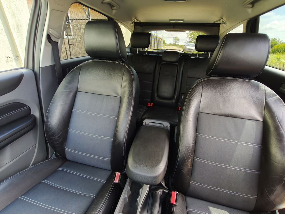 Ford focus 2 combi facelift 1.6 tdci 109 cai proprietar