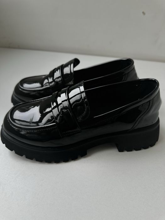 Лаковые лоферы, размер 37