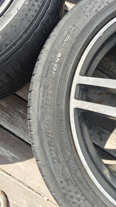 Продам резину с дисками  225/50R17