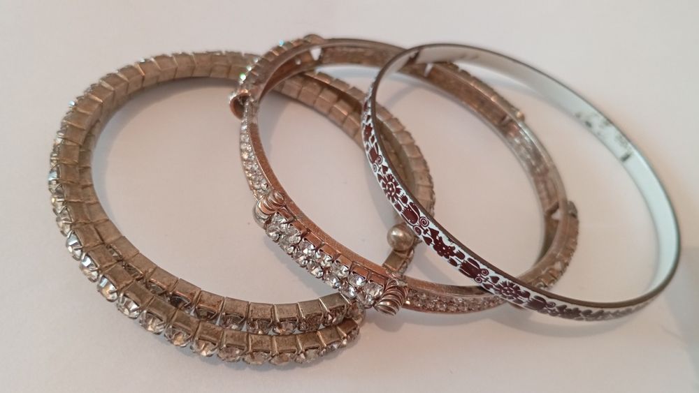 Продам винтажные броши и украшения.