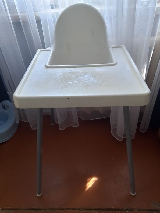 Отдам стол детский обеденный