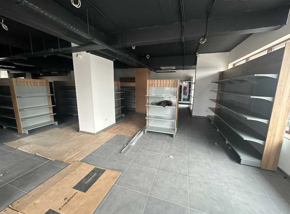 Rafturi pentru magazin