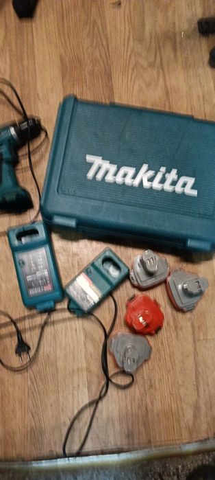 Продавам акумулаторни бормашини макита,куфар,зарядни