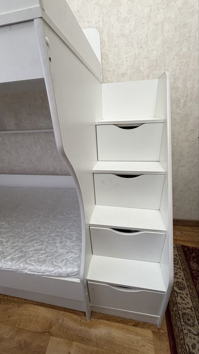 Двухярусная кровать