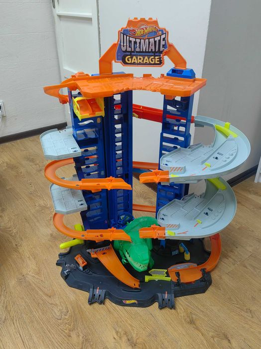 Голям гараж hot wheels играчка хот хийлс