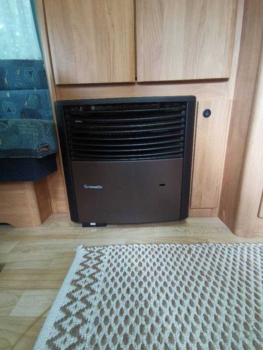 Продавам каравана Hobby Excellent