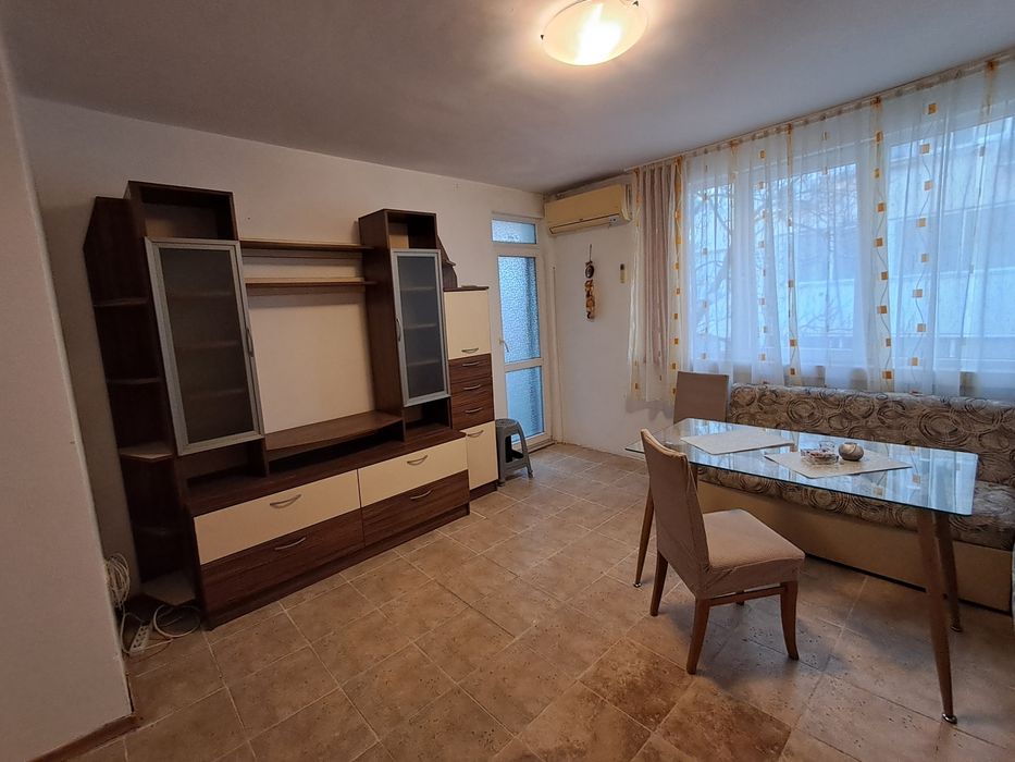 Дава се под наем Двустаен апартамент в Варна, Конфуто - 57 кв.м за 348.84 € - Снимка #2