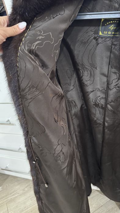 Продам шубу норковую