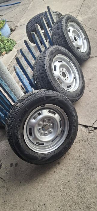 Продам резину зимняя комплект с дисками