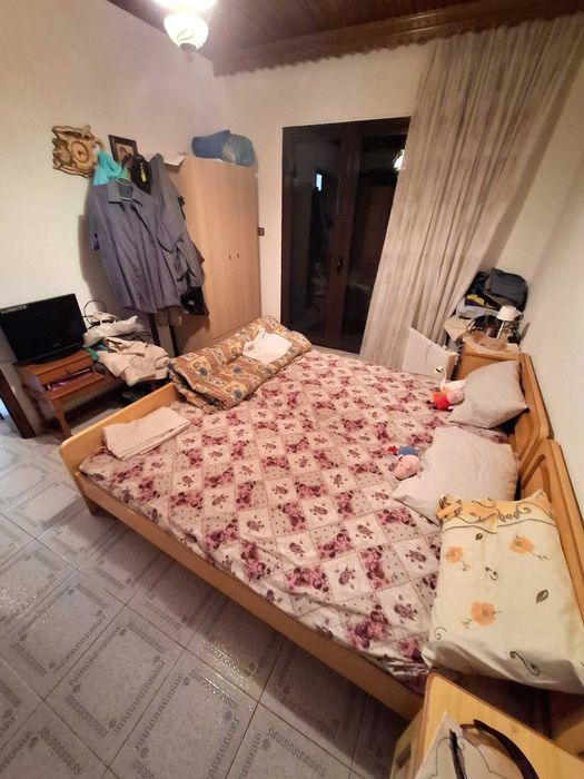 Продава триетажна къща 250 м2 и двор 400 м2 в Аспровалта, Гърция