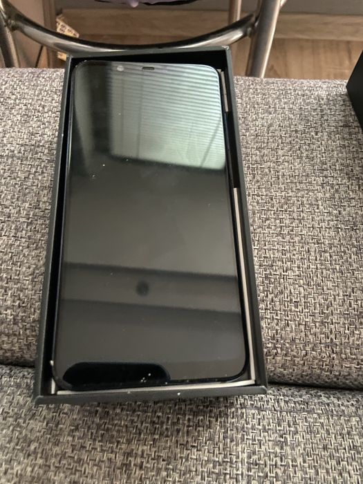 Продам телефон Xiaomi Mi8 на запчасти
