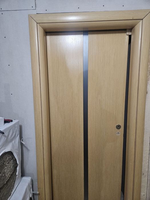 Disponibila 5 usi porta