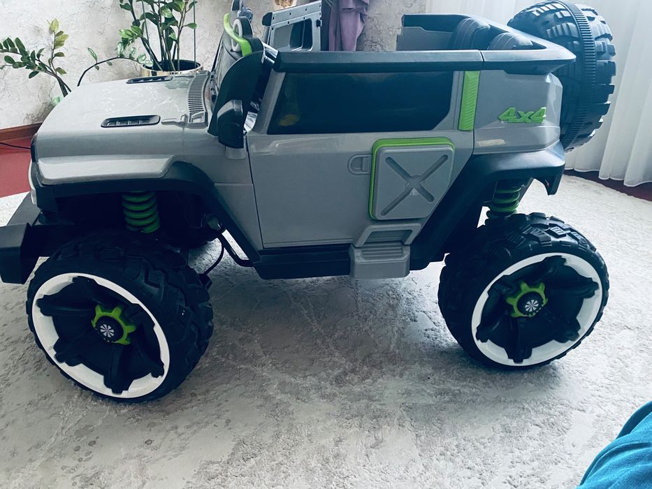Детский электромобиль Jeep Wrangler