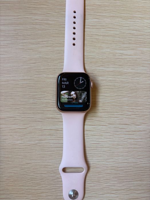 Apple Watch Series 4 pink