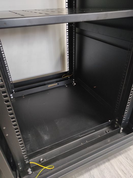 Серверный шкаф 18U